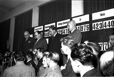 Pressekonferenz zur Volksbefragung.